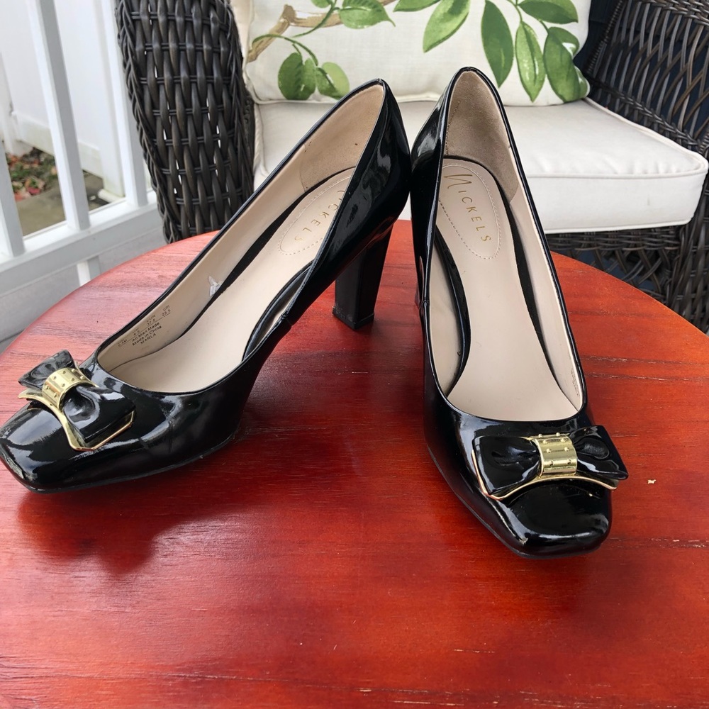 Nickels EUC Black Patent & Gold Square-Toe Heels